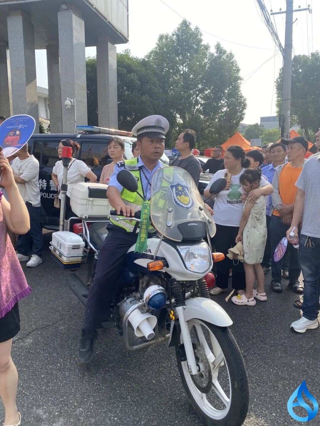 黄梅一考点上演极速救场