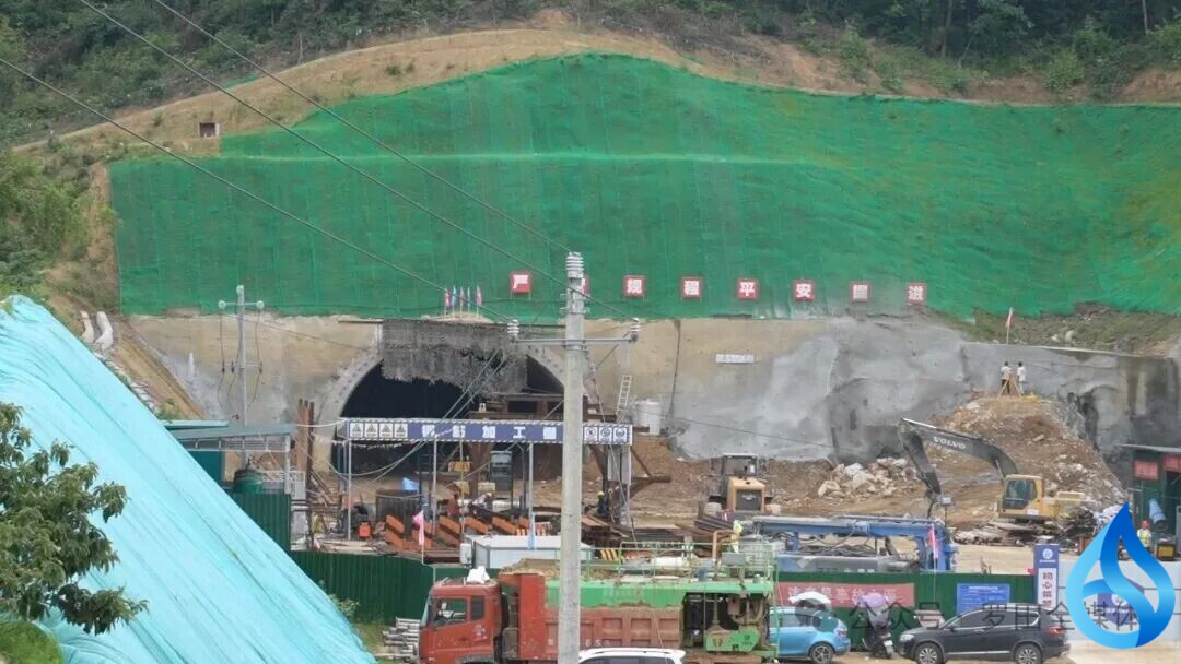 罗田拨云尖隧道建设火热推进