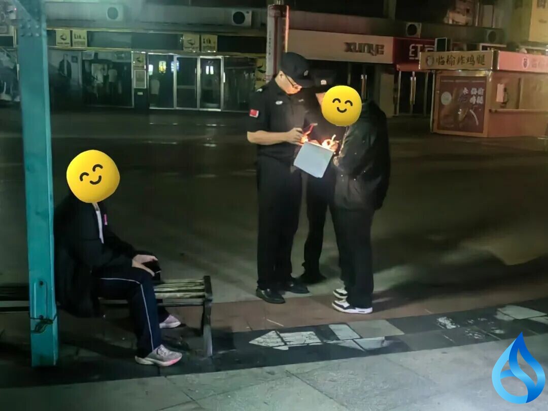 团风：深夜街头的“守夜人”